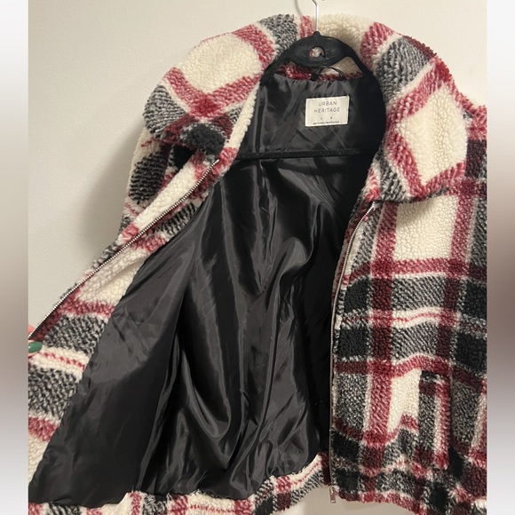 Urban heritage. White red and black plaid Teddy coat. Size large - Picture 5 of 6
